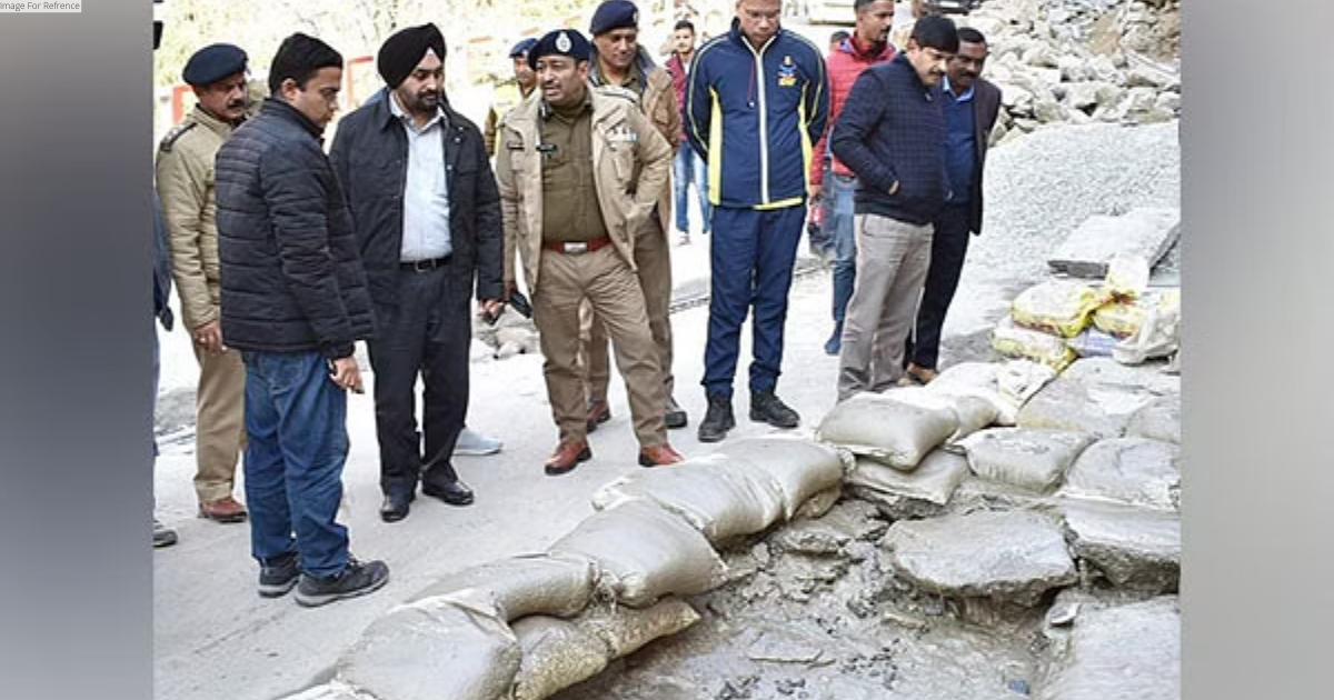 Joshimath land subsidence: Chief Secretary, DGP conducts on-site inspection of landslide areas